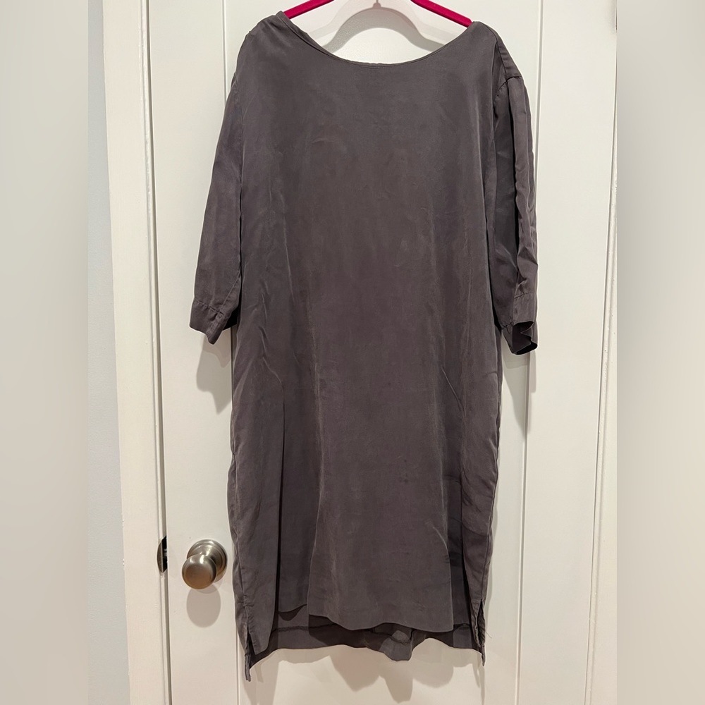 Yerse Gray Purple Short Sleeve Midi Dress Pockets Back V Cut Out Size L Silky